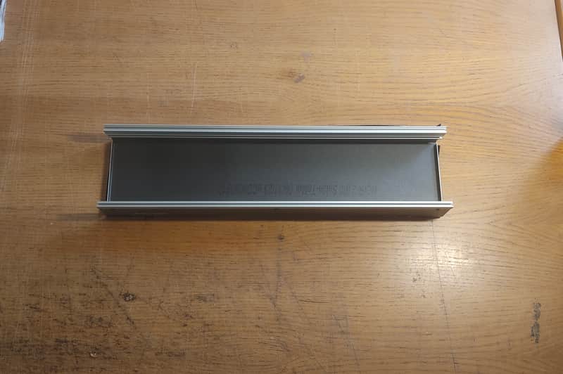Boîtier Eurorack EOWAVE (104HP) monté avec 2 rails gris + 4 Vis (M5x20) 2022 noir image 1