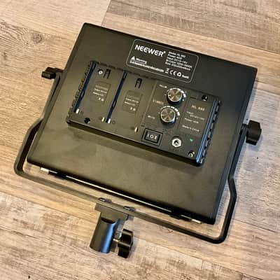 Neewer LED Light Panel Set w/ Power Supply & Carrying Bags image 7