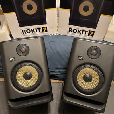 KRK ROKIT 7 G5 7-inch Powered Studio Monitor Pair with Tabletop Stands and Cables image 4