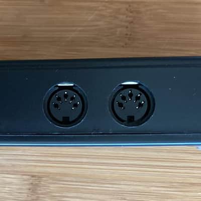 Miditech MIDI Thru 4 / Filter MIDI signal splitter / MIDI filter box image 3