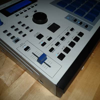 Akai MPC 2000 w/Custom BLUE LEDs & PADs 32MB RAM Sample & Boot Disks OS Ver.1.72 image 3