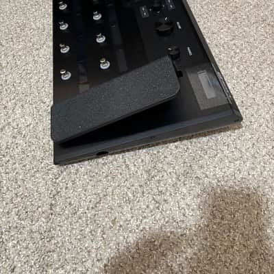 Line 6 Helix Floor with Gator Case with Wheels image 4