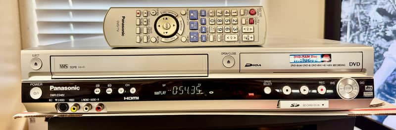 Panasonic DMR-ES46V VHS/DVD Combo Player Recorder w/ Remote; Tested SEE VIDEO