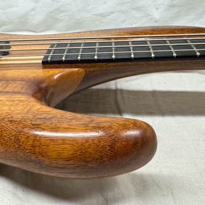 Carvin USA LB-70P lb 70 p lb70p 4-string Bass with Case image 15