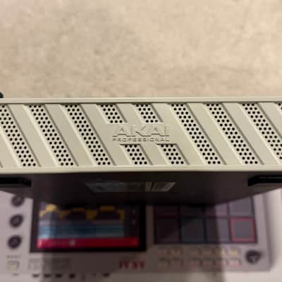 Akai MPC Live II Standalone Sampler / Sequencer Retro Edition 2020 - Present - Grey image 17