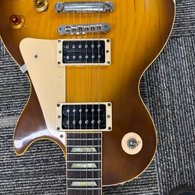 GIBSON *UPDATED* Les Paul Classic—Honey Burst image 4