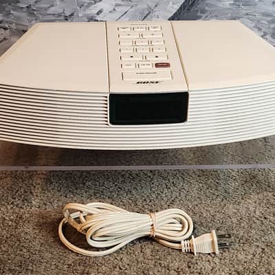 Bose Bose AWR1-1W is an AM/FM stereo clock radio 90s - White image 4