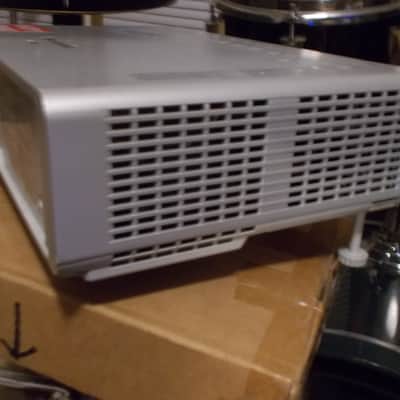 PANASONIC PORTABLE PROJECTOR DVD PC COMPUTER PTLB90NTU Bild 5
