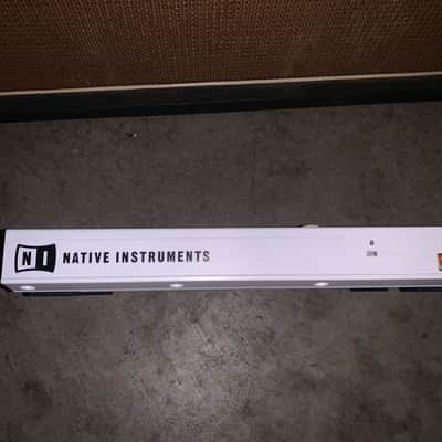 Native Instruments Maschine Mikro MKII 2010s - White image 3