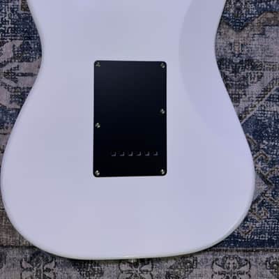 Squier Affinity Series Stratocaster with Maple Fretboard 2021 - Present - Olympic White image 5