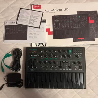 Arturia Microbrute 25-Key Synthesizer 2025 - UFO Black / Green image 2