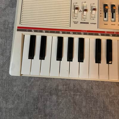 Casio MT-65 Casiotone 49-Key Synthesizer 1980s - White image 7