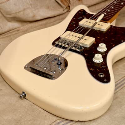 Fender MIJ Classic 60's Jazzmaster 2015 - Vintage White image 13