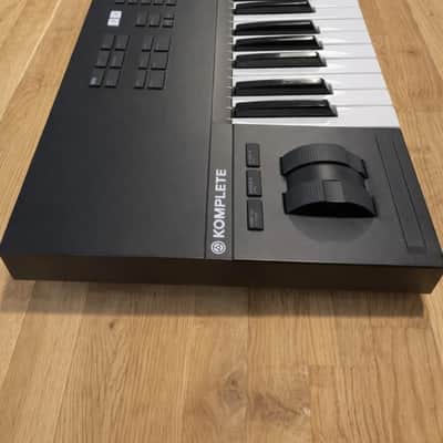 Native Instruments Komplete Kontrol S49 Mk2 + Komplete 12 Bundle image 9