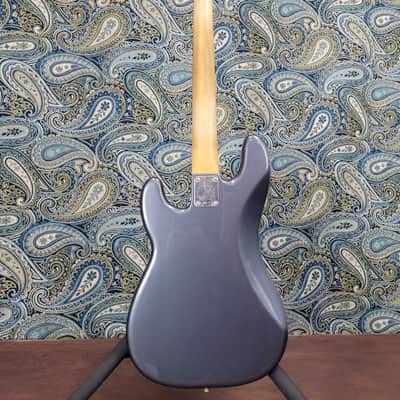 Fender Limited Edition Vintera II Road Worn 60s Precision Bass Charcoal Frost Metallic image 7