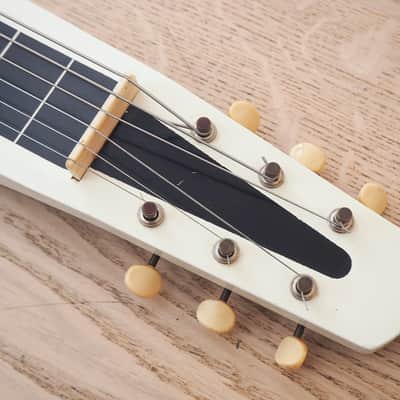 1962 Supro Model 1410 Comet Lap Steel Vintage Electric Slide Guitar 100% Stock image 4