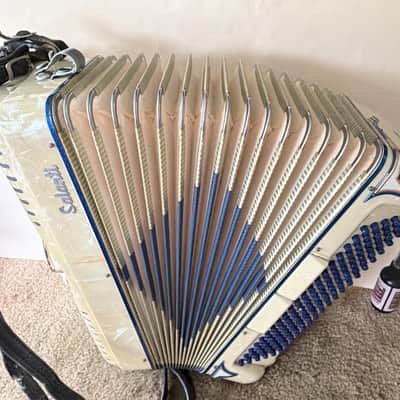 Salanti 41 / 120 "Ladies Sized" Accordion Near Mint Condition image 11