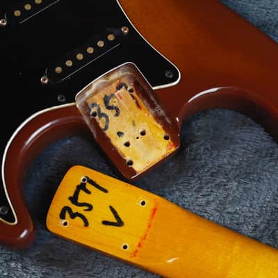 ジャパン ヴィンテージThunder/サンダー SUPER SOUNDSストラト ジャパン ヴィンテージThunder/サンダー SUPER SOUNDSストラト