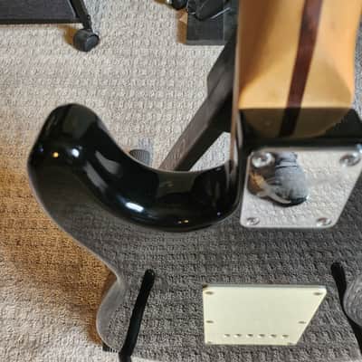 Squier Affinity Series Stratocaster 21-Fret with Rosewood Fretboard 2004 - Black image 9