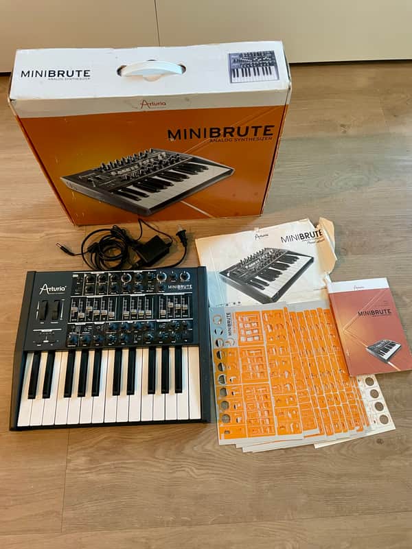 Arturia MiniBrute 25-Key Synthesizer