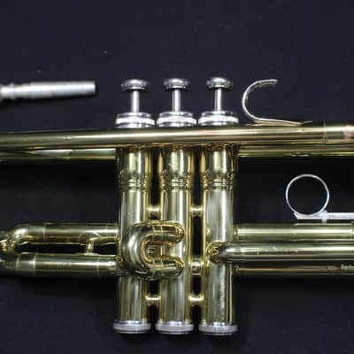 A King Model 600 Bb Trumpet in it's Original Case A Really Nice Horn # 11 T image 4