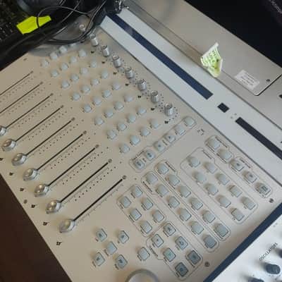 Icon QCon Pro USB MIDI/Audio 8-Fader Daw Controller 2010s - White image 2