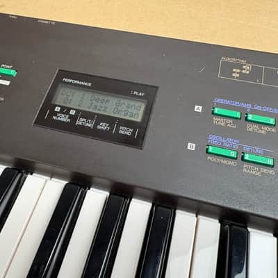 Yamaha DX21 Programmable Algorithm Synthesizer 1985 - Black. With Hard Case imagen 12