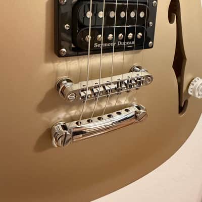 Fender Tom DeLonge Starcaster 2023 - Shoreline Gold - MINT image 5