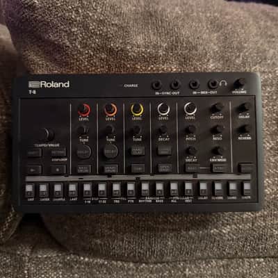 Roland T-8 AIRA Compact Beat Machine 2022 - Present - Black image 3