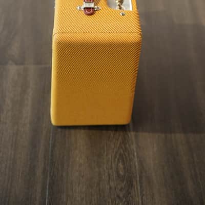 Fender '57 Custom Champ 2-Channel 5-Watt 1x8" Guitar Combo 2016 - Present - Lacquered Tweed image 6