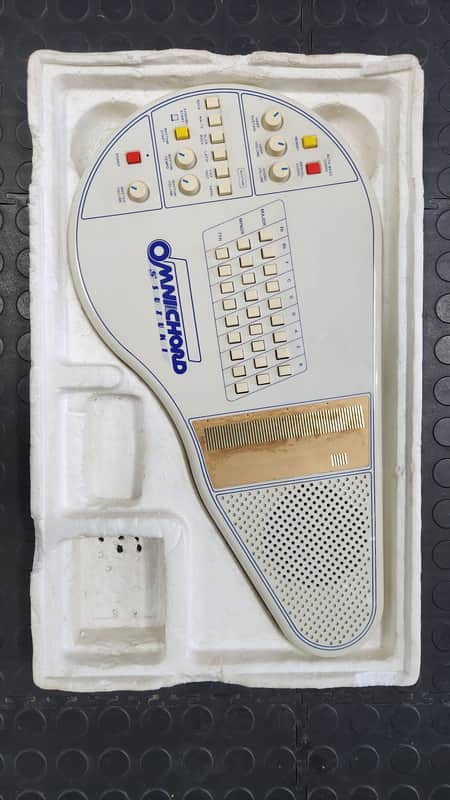 Suzuki OM-27 Omnichord 1981 - White image 1