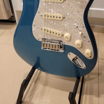 Fender American Elite Stratocaster Electric Guitar – Ocean Turquoise image 3