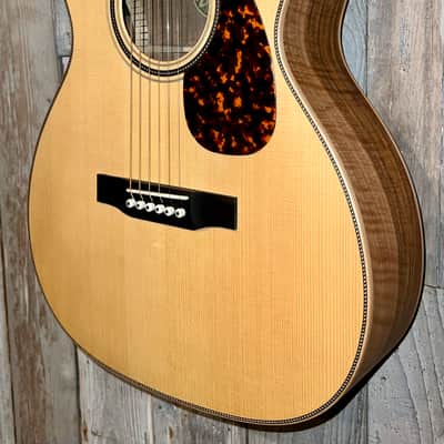 Larrivee 000-40 Custom Figured European Walnut Natural, Larrivee's Private Wood Stash Guitar ! image 5