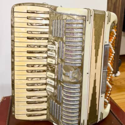 Noble Piano Accordion, 41/120, LMH, 7 registers, Made in Italy, in excellent playing condition and very good cosmetic condition image 1
