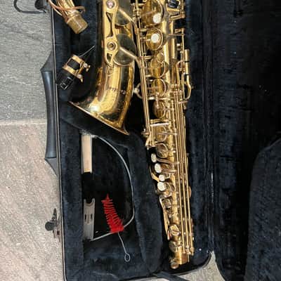 Alto Saxophone with case and mouthpiece image 1