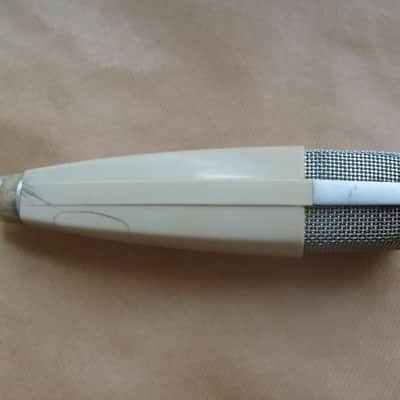 Sennheiser MD 421 Cardioid Dynamic Microphone image 4