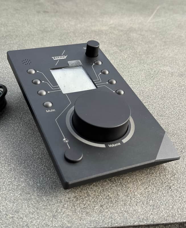 Trinnov La Remote Bild 1