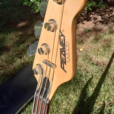 Peavey USA Forum Bass image 3