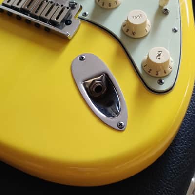 Fender Custom Shop Deluxe Stratocaster 2011 – Graffiti Yellow – OHSC – Fresh Setup image 5
