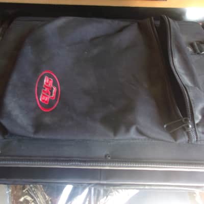 Excellent Behringer Ultra Pro DI D1800 Rack Mt. Unit with SKB Case image 2
