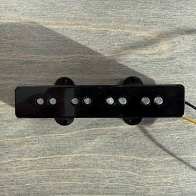 Fender V-Mod II Jazz Bass pickups image 2