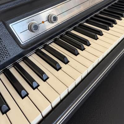 Wurlitzer 200 64-Key Electric Piano 1968 - 1974 - Black image 2