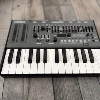Roland SH-01A Boutique Series Synthesizer Module with K-25m Keyboard 2017 - Present - Gray