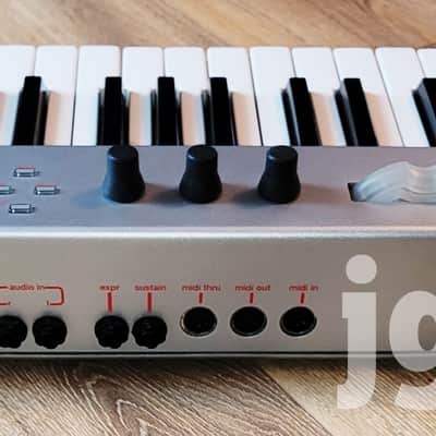 Alesis Micron 2000s - Silver image 4