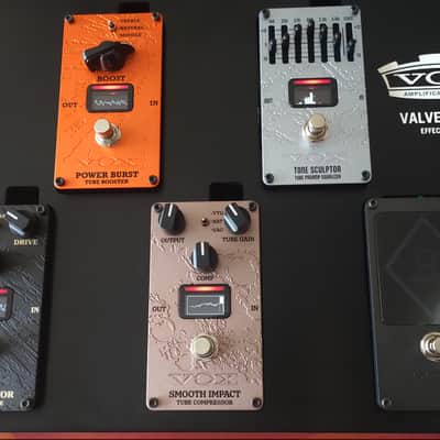 VOX VE-EXHB loaded pedalboard with 5 VOX effect pedals from the new fancy Valvenergy series with ,,Nutube" technology* Tube overdrive/Tube booster/Tube preamp EQ/Tube compressor/Tuner pedal*very rare board/was for VOX dealers only*list price 1199€ image 2
