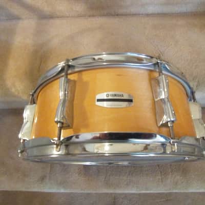 Yamaha 14 round x 5.5 inch snare drum quality hardwood shell natural lacquer finish very clean! image 1