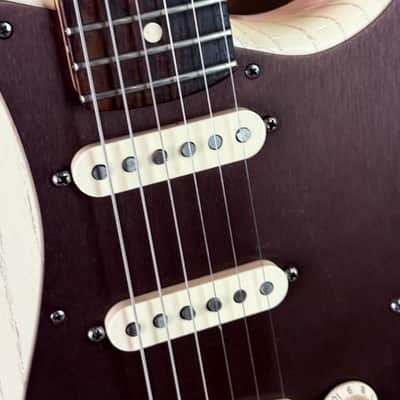 Fender American Standard FSR Rustic Ash Stratocaster 2013 - Olympic White image 4