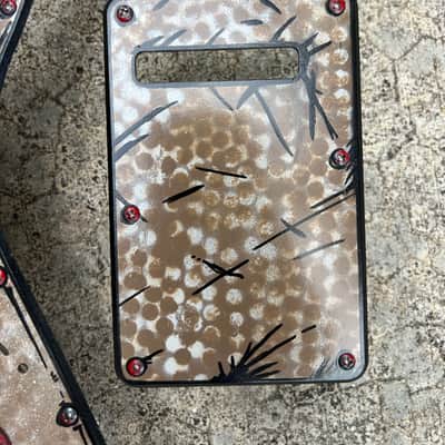 🎨 Custom Hand-Painted Stratocaster Pickguard Set (SSS) + Backplate — Rusted Relic Red-Core Design — 48/50/52mm Spacing image 4