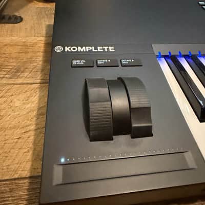 Native Instruments Komplete Kontrol S61 Mk2 2010s - Black image 4