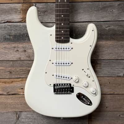 Fender Squier Bullet Stratocaster White image 1